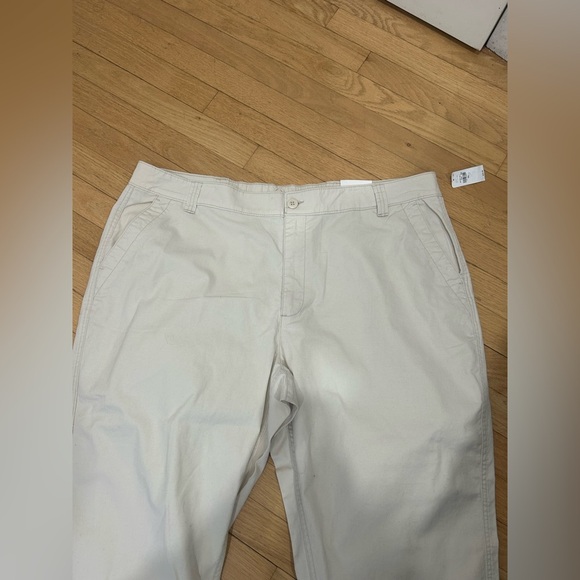 Old Navy Cream Chino Pants - Picture 4 of 10